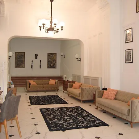 Uttoe Luxury 4* Budapest