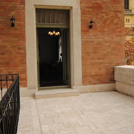 Uttoe Luxury 4* Budapest
